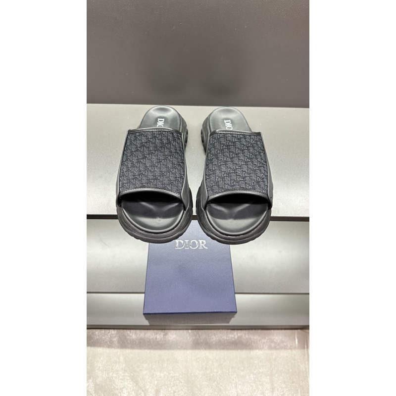ch**an D*or slippers